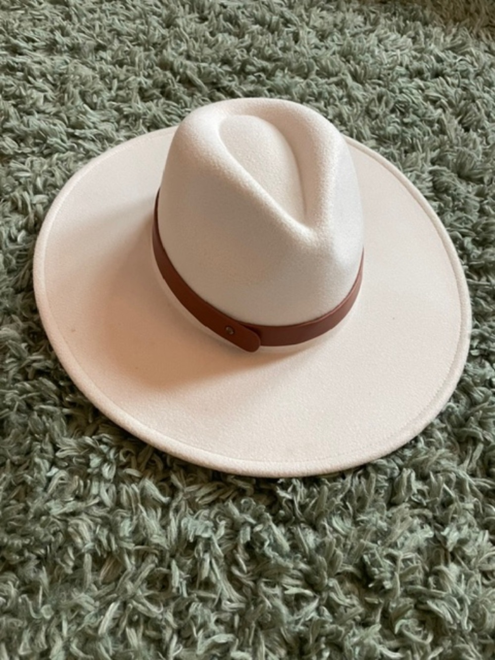 Womens felt brimmed hat
